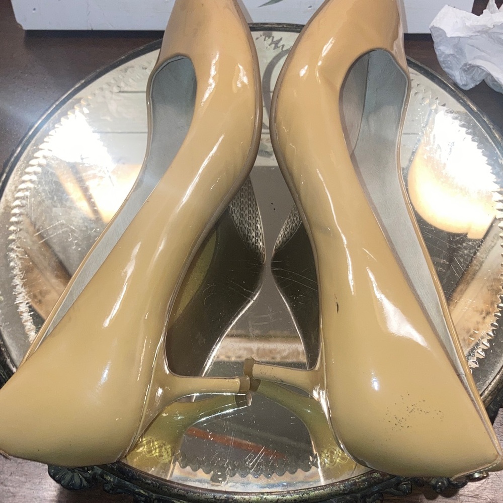 Genuine Michael Kors Beige Patent Leather Pointed-Toe Kitten Heels - Picture 7 of 15